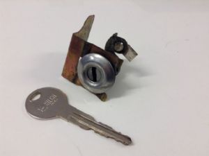 Mazda 121 DB1032 11/93-12/95 RF Door Lock Barrel